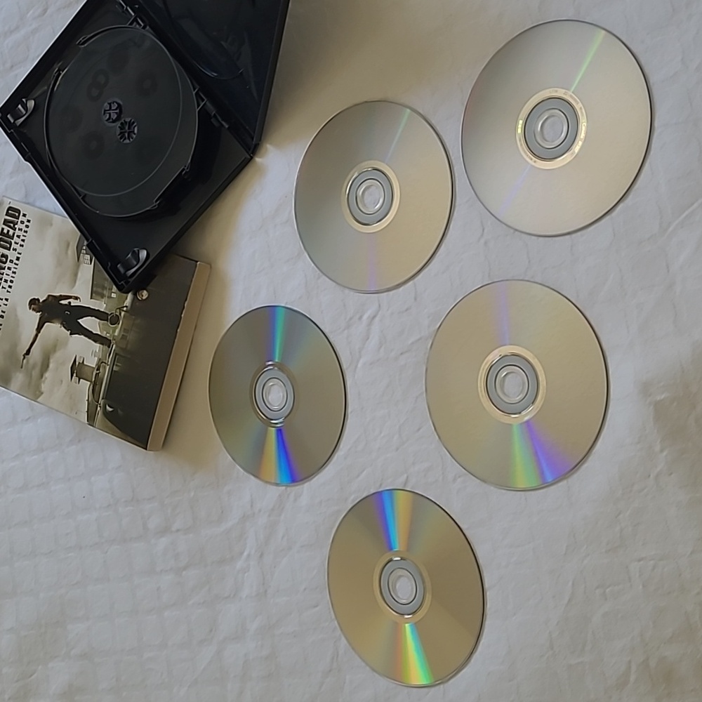 WALKING DEAD DVDs Seasons 1, 2 & 3 - Picture 13 of 14